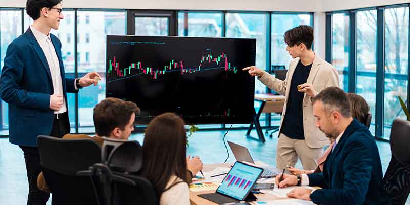 These 8 banking stocks can give more than 32% returns in 1 year even in volatile market, according to analysts.